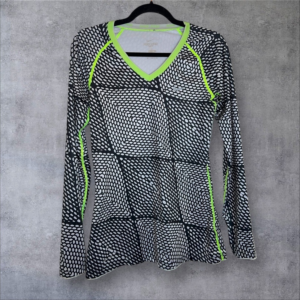 Nike Black and White Graphic Long Sleeve Tee‎